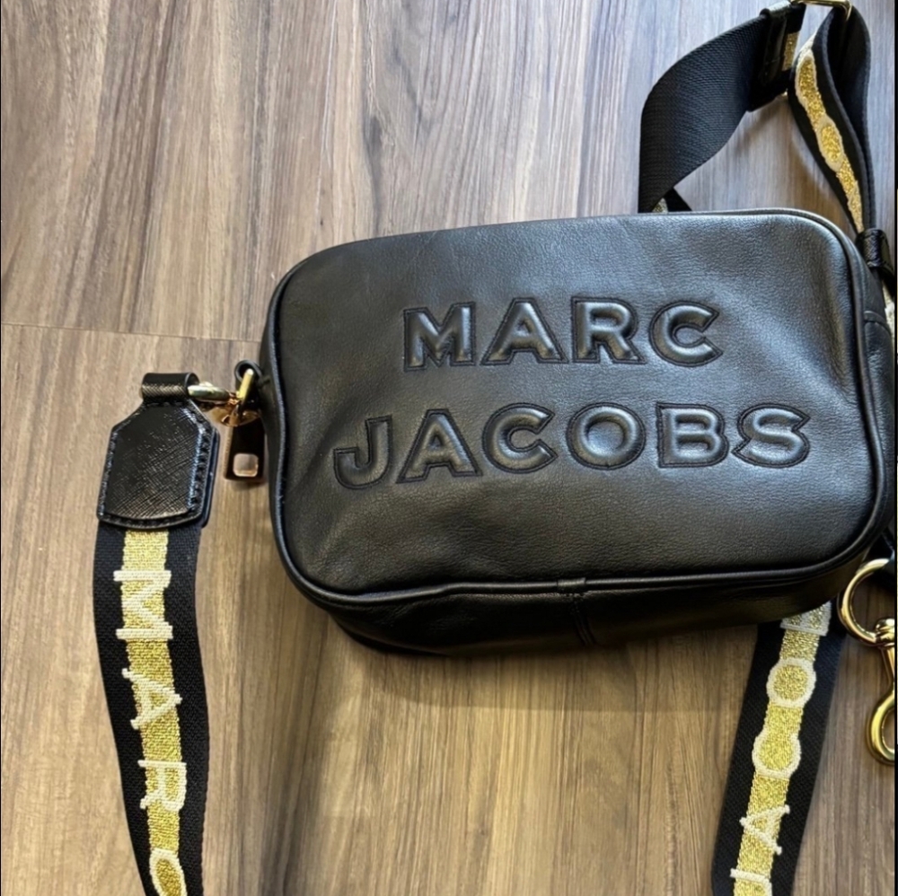 Marc Jacobs Black Crossbody Camerabag